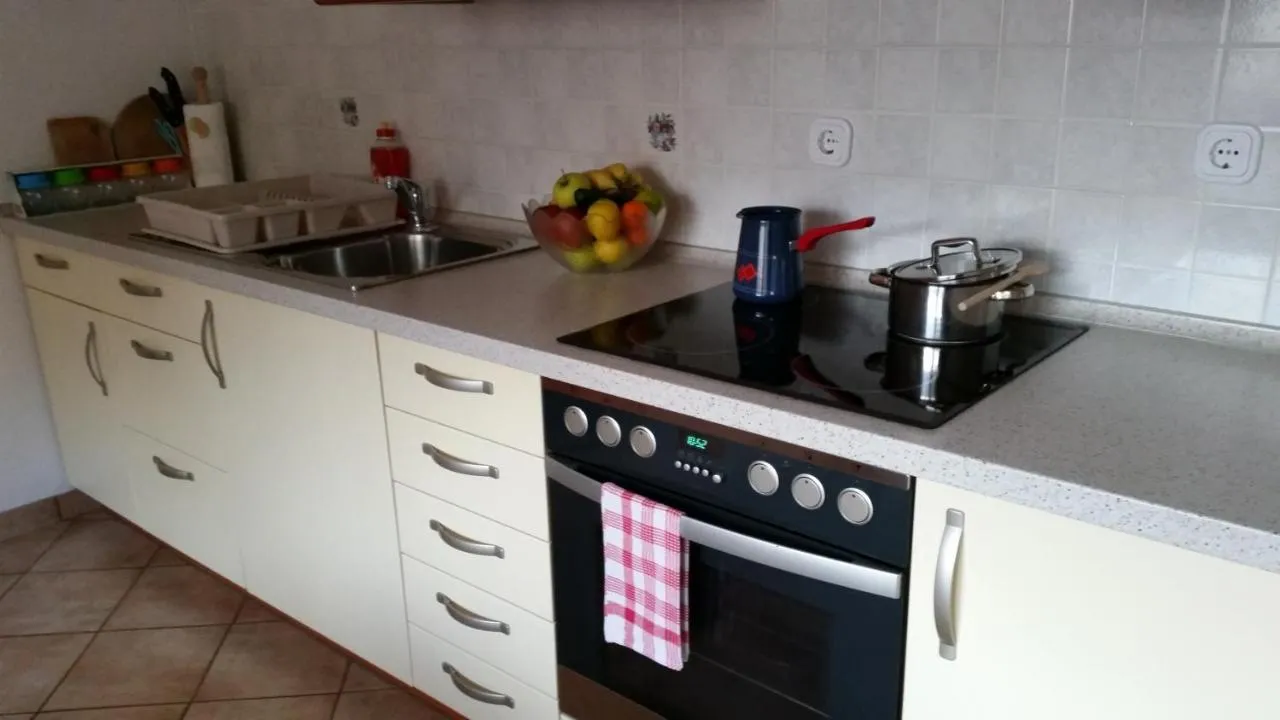 Kuhinja s pečico
